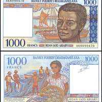 2002 Central African States (Cameroon) 500 Francs “Traditional Huts” World Currency, Uncirculated
